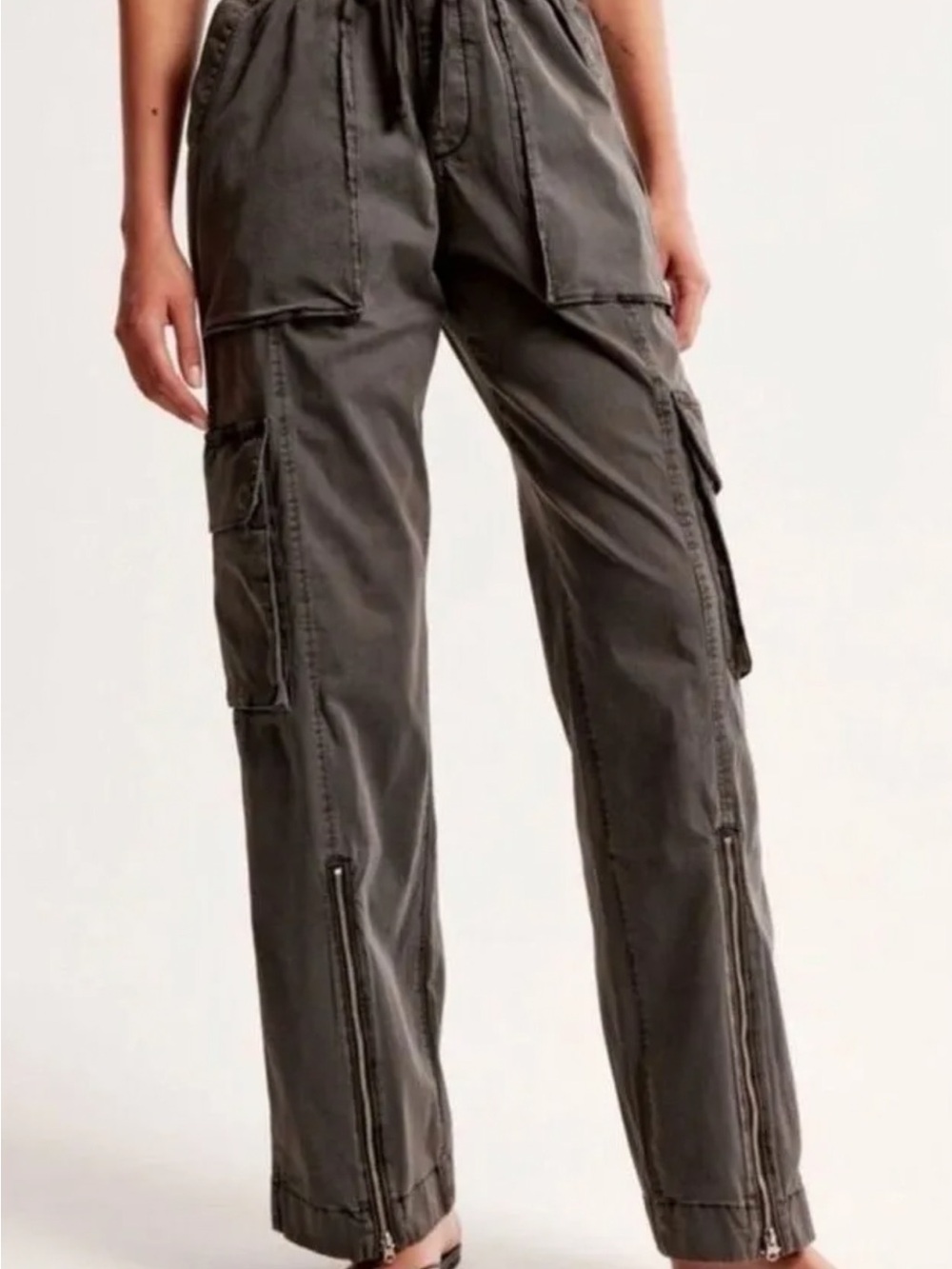 Abercrombie & Fitch Charcoal gray Cargo wide leg sporty Style Pants - Picture 5 of 6